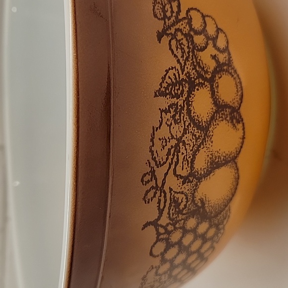 Vintage Pyrex Old Orchard Mixing Bowl 2.5 Quart - Picture 3 of 3